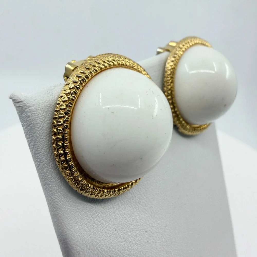 Vintage 80s Chunky White Cabochon Clip On Earrings Textured Gold Tone Round